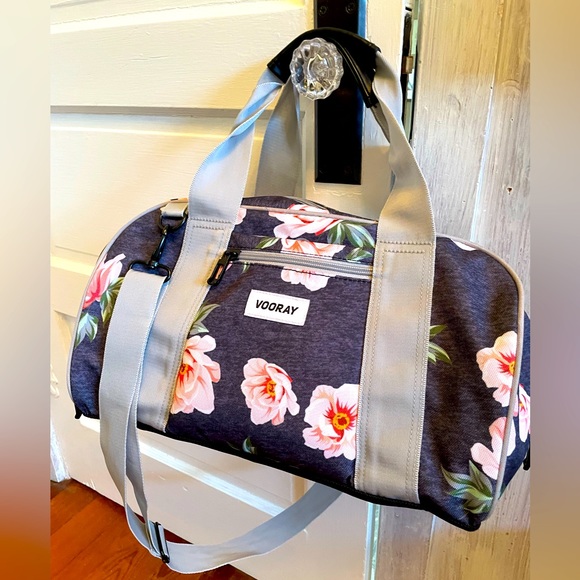 Vooray Tote Gym bag with shoe compartment - Picture 1 of 9
